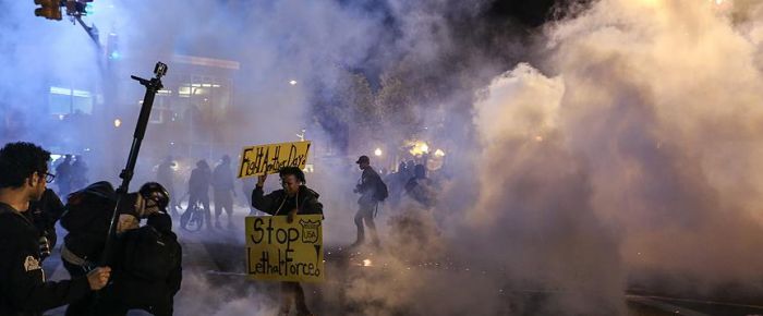 ABD polisinden biber gazı ve gaz bombası