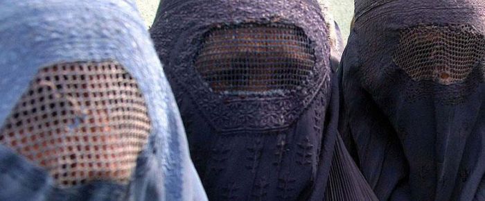 İsviçre'de Burka yasağı başladı