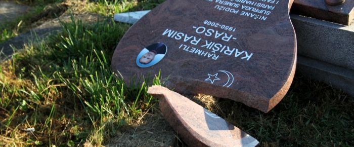 Sırbistan'da Müslüman mezarlığına saldırı